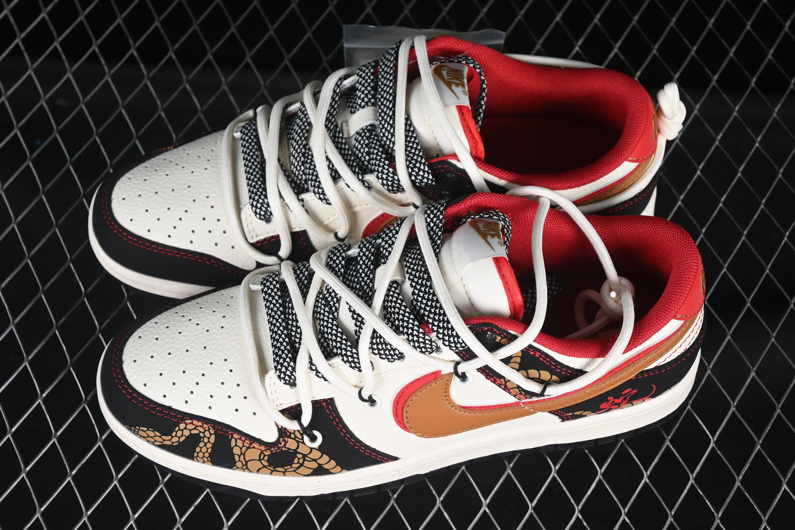 All categories Nk SB Dunk Series Nk SB Dunk Low High-end customization Low-top sneakers Nike SB Dunk Low Year of the Snake series Strap red and brown double hook Anniversary high-end customization Low-top casual sneakers SJ2068-312